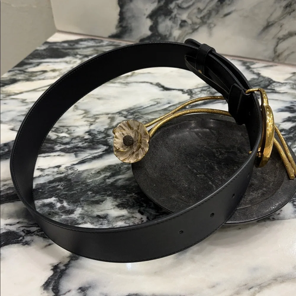 GUCCI GG Marmont Wide Belt. Black Leather. Polished Large Gold Buckle. SZ 70. - Picture 4 of 7